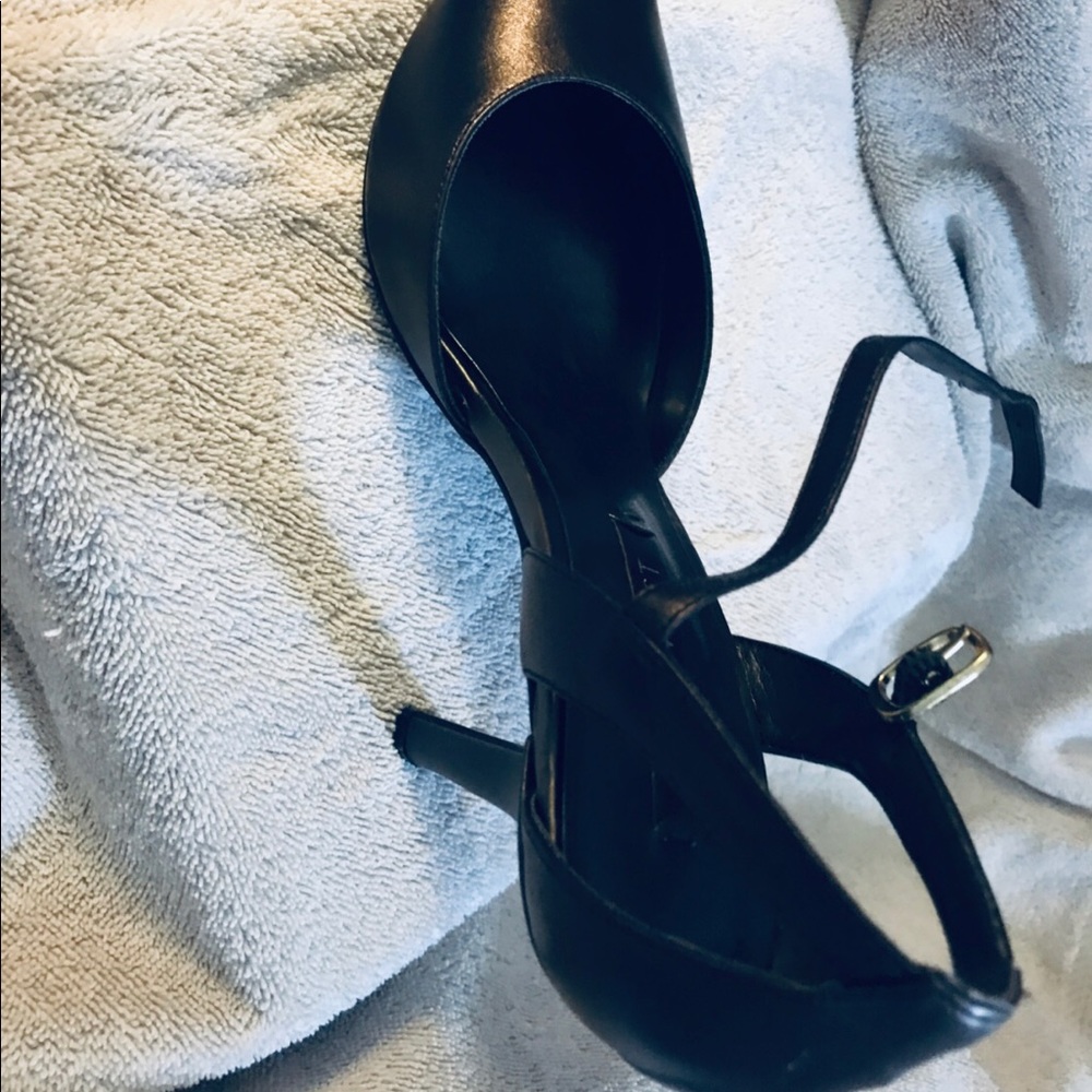 Pumps - Picture 3 of 5